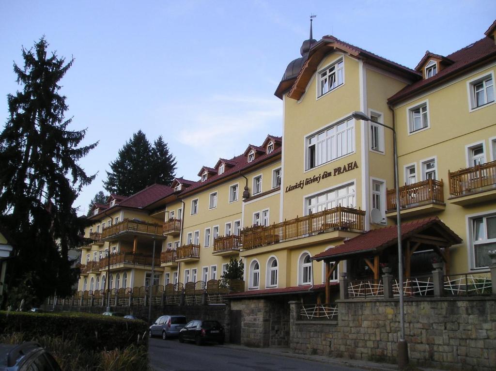 Lazensky Lecebny Dum Praha Hotel Luhacovice Luaran gambar
